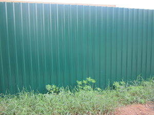 Волоколамский район, забор из профлиста, цвет - зеленый
